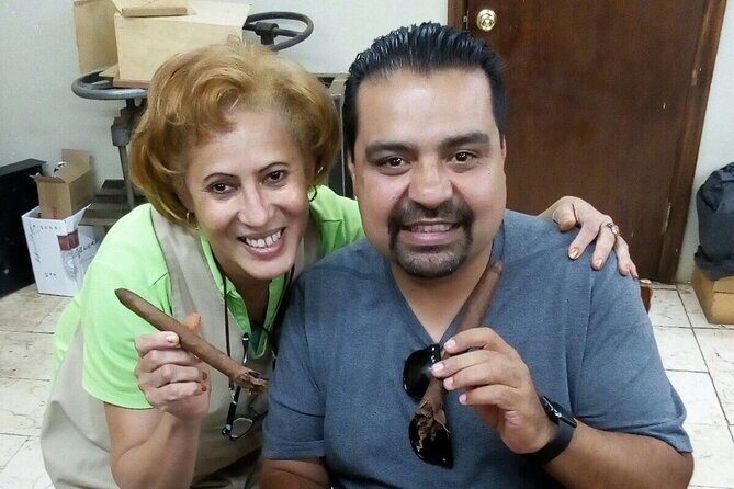 Cigar Rolling Lesson in Nassau - Graycliff Cigar Rolling Lesson: your 1-hour hands-on start
