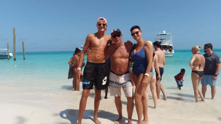 Nassau: Swimming Pigs Private Boat Tour - Up to 7 Persons - Nassau To Pig Beach To Green Cay: The Smart 3-Hour Plan