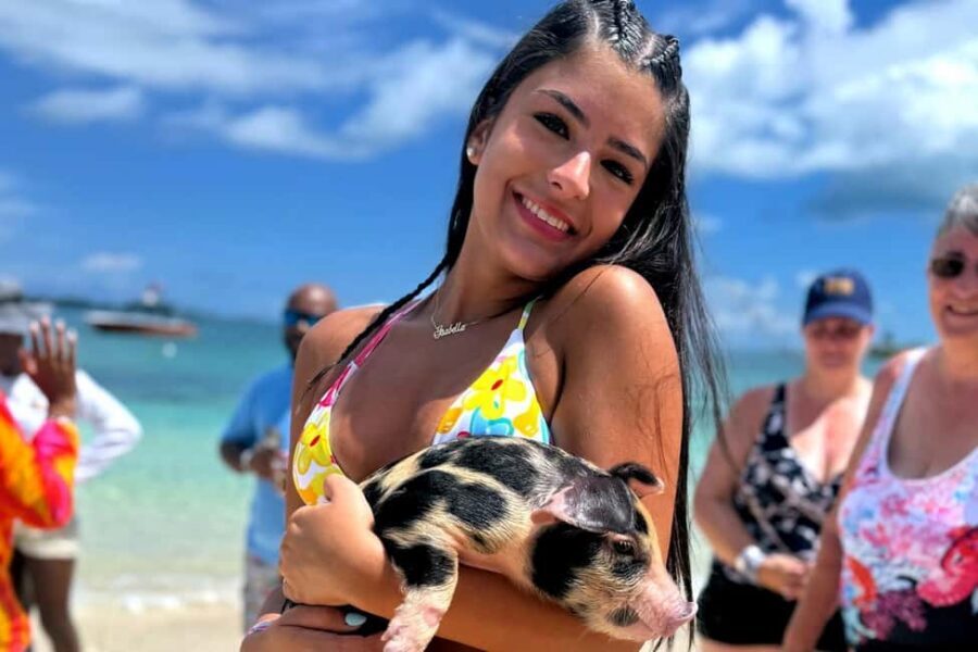 Nassau: Swimming Pigs, Snorkeling, Lunch, & Beach Boat Tour - Athol Island swimming pigs: feeding, petting, and the shallow-water magic