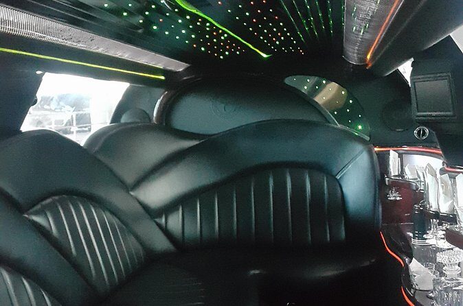 Round Trip Nassau Airport ARRIVAL (NASSAU LIMOUSINE) - The drive to your hotel or villa: comfort, little extras, and practical pacing